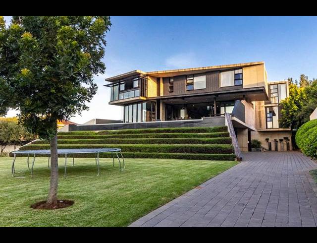 5 BEDROOM HOUSE FOR SALE IN WATERKLOOF RIDGE